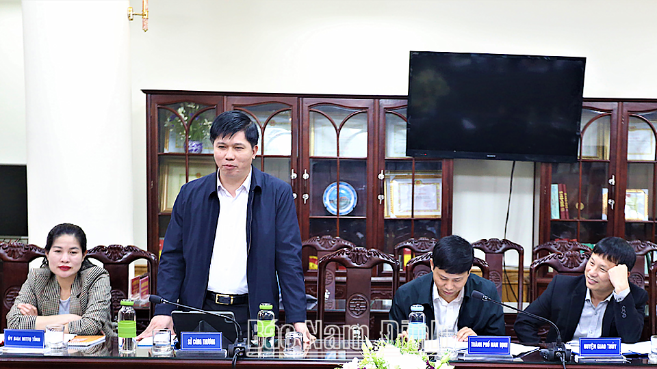 Đại biểu đại diện Sở Công Thương tham gia ý kiến góp ý vào dự án Luật Phòng thủ dân sự.