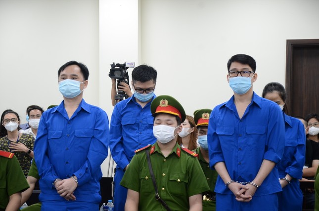 'Thổi' giá chứng khoán thu lợi 154 tỷ đồng, cựu Chủ tịch Louis Holdings bị đề nghị 6 -7 năm tù 'Thổi' giá chứng khoán thu lợi 154 tỷ đồng, cựu Chủ tịch Louis Holdings bị đề nghị 6 -7 năm tù ảnh 1