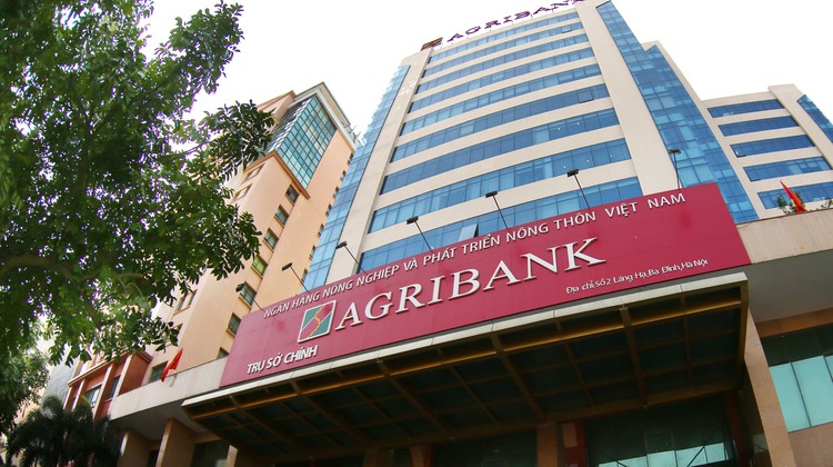 “Làn sóng” tăng vốn điều lệ của các ngân hàng Trong giai đoạn nợ xấu có xu hướng tăng mạnh, việc tăng vốn trở nên cấp thiết để bảo đảm sức khỏe tài chính cho các ngân hàng. Ảnh: Nhã Chi