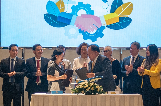 Vietnam Airlines mang suất ăn hàng không đến các tổ chức, cá nhân khó khăn - Ảnh 3. Vietnam Airlines mang suất ăn hàng không đến các tổ chức, cá nhân khó khăn - Ảnh 3.