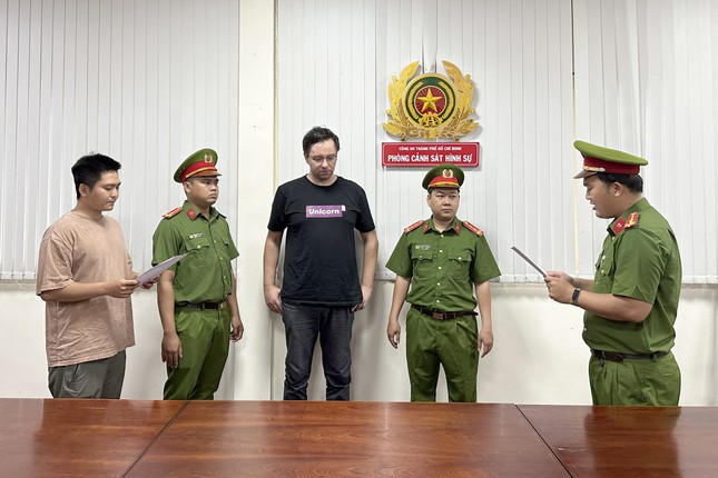 Bắt &ocirc;ng tr&ugrave;m điều h&agrave;nh 3 c&ocirc;ng ty &lsquo;t&iacute;n dụng đen&rsquo; thu lợi 4.100 tỷ đồng ở TPHCM ảnh 1