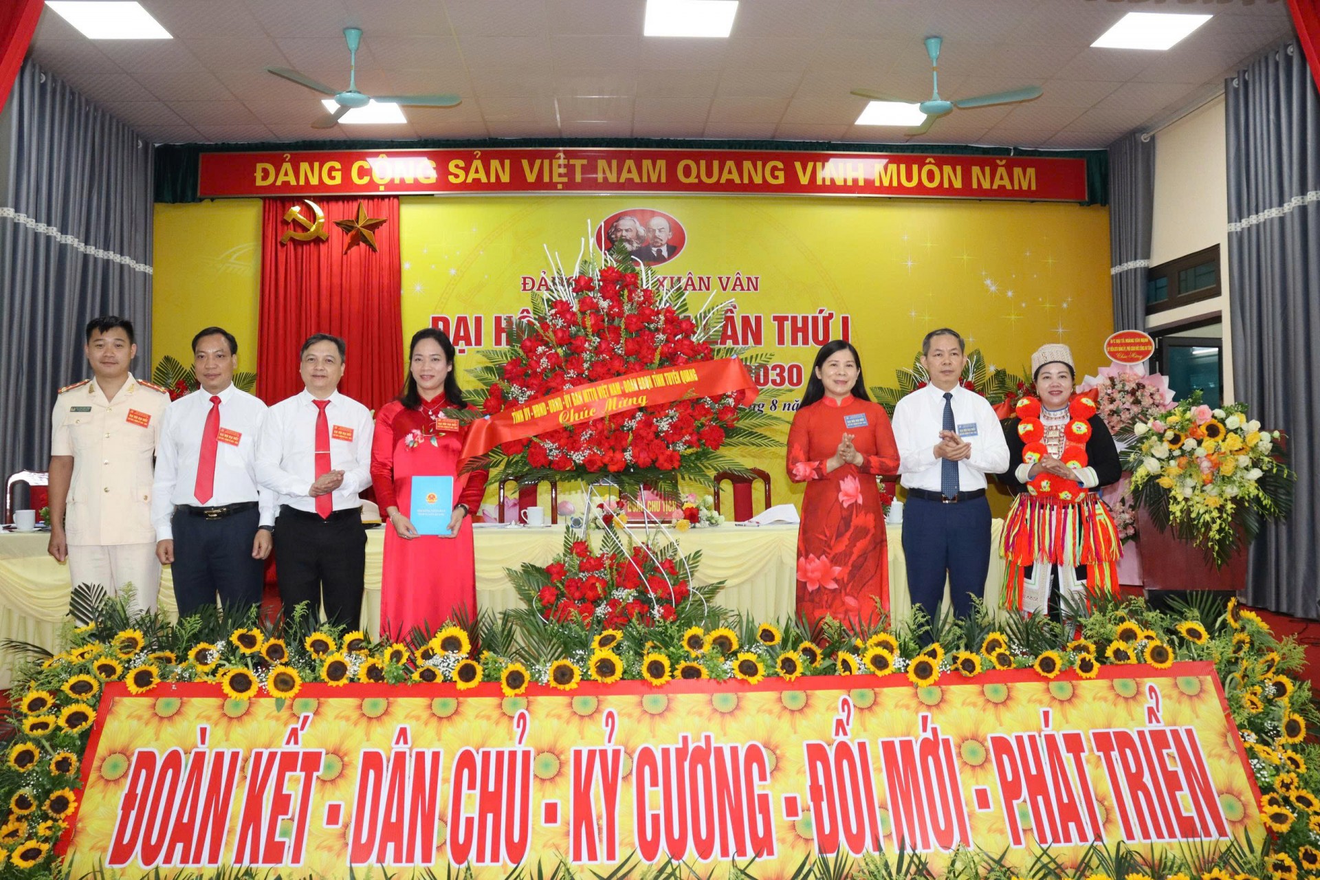 Xuân Vân, Tuyên Quang: Một chặng đường mới - Vững bước phát triển toàn diện, bền vững Xuân Vân, Tuyên Quang: Một chặng đường mới - Vững bước phát triển toàn diện, bền vững