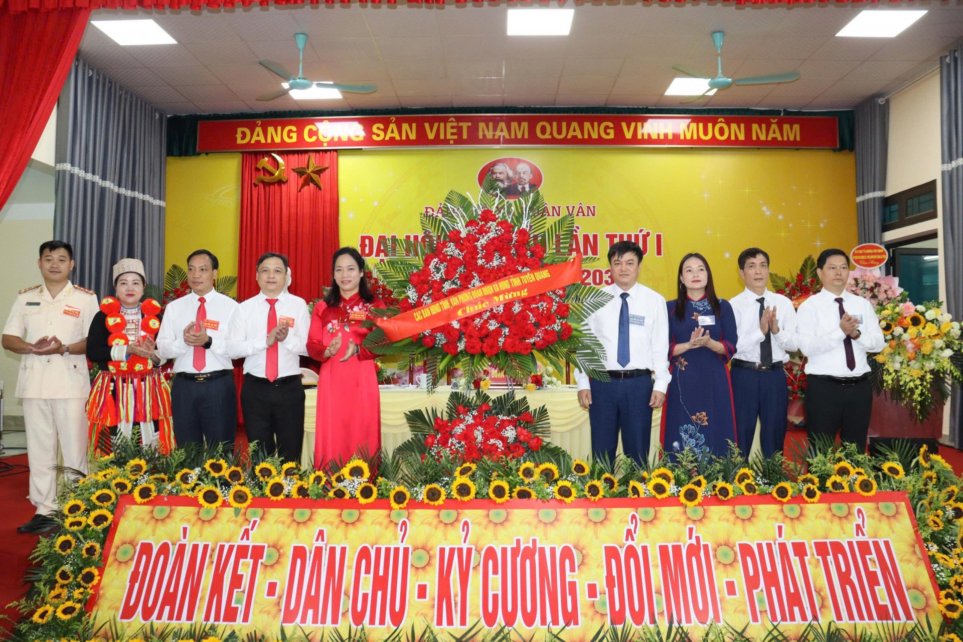 Xuân Vân, Tuyên Quang: Một chặng đường mới - Vững bước phát triển toàn diện, bền vững Xuân Vân, Tuyên Quang: Một chặng đường mới - Vững bước phát triển toàn diện, bền vững