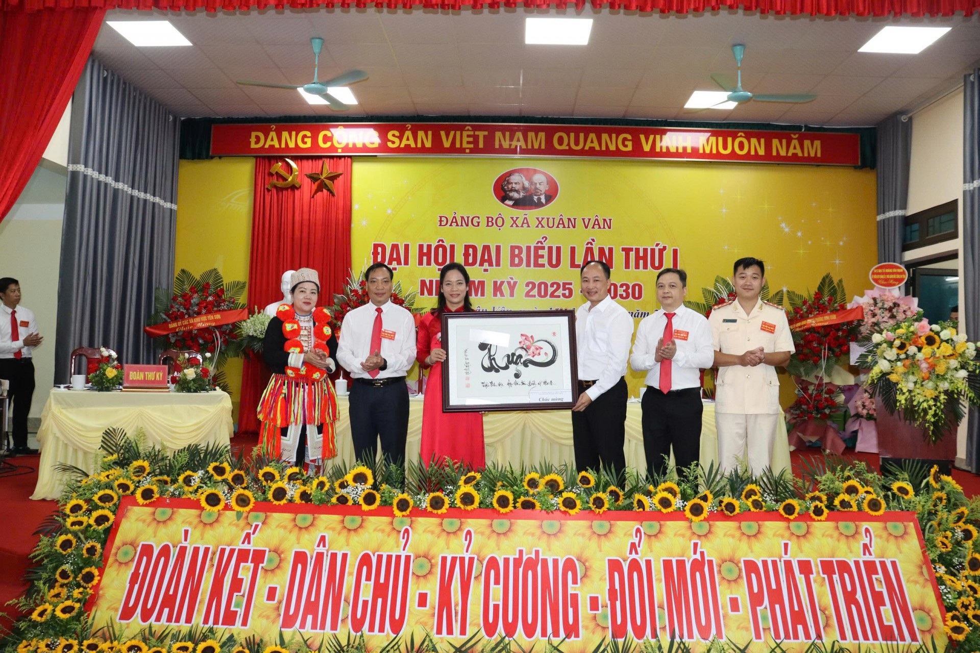 Xuân Vân, Tuyên Quang: Một chặng đường mới - Vững bước phát triển toàn diện, bền vững Xuân Vân, Tuyên Quang: Một chặng đường mới - Vững bước phát triển toàn diện, bền vững