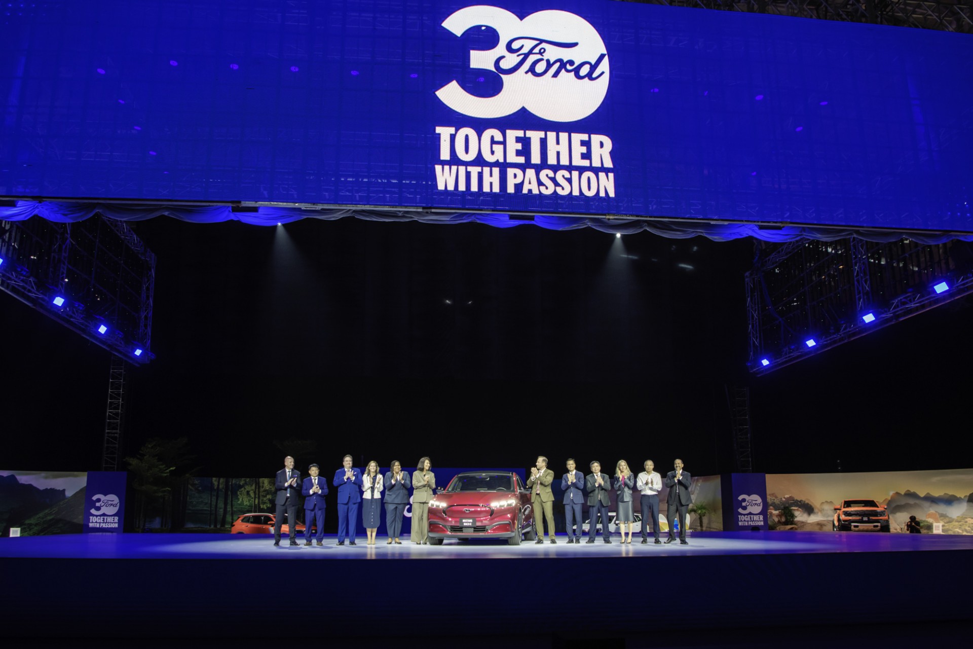 Ford Việt Nam 30 năm vững bước cùng đam mê, kiến tạo giá trị bền vững Ford Việt Nam 30 năm vững bước cùng đam mê, kiến tạo giá trị bền vững
