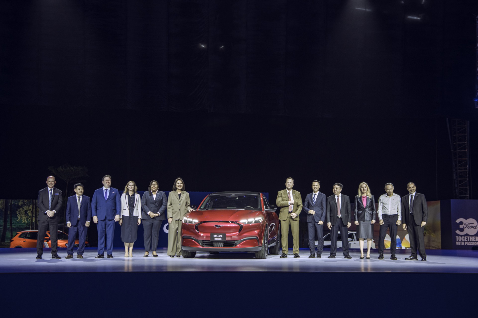 Ford Việt Nam 30 năm vững bước cùng đam mê, kiến tạo giá trị bền vững Ford Việt Nam 30 năm vững bước cùng đam mê, kiến tạo giá trị bền vững