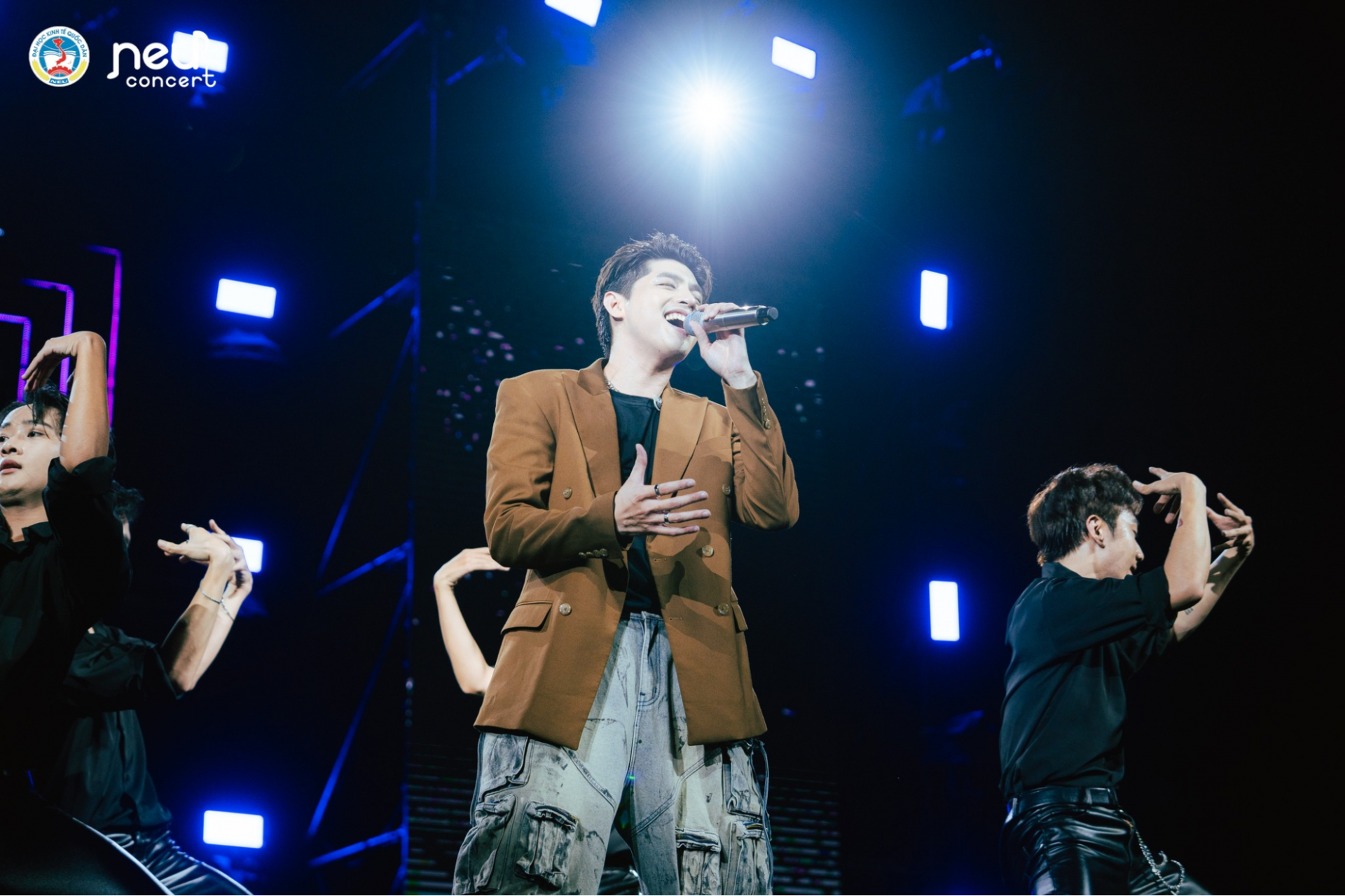 Neu Concert 2025 ấn định ngày trở lại, bùng nổ tiên phong chuỗi hoạt động Kỷ niệm 70 năm thành lập Đại học Kinh Tế Quốc Dân Neu Concert 2025 ấn định ngày trở lại, bùng nổ tiên phong chuỗi hoạt động Kỷ niệm 70 năm thành lập Đại học Kinh Tế Quốc Dân