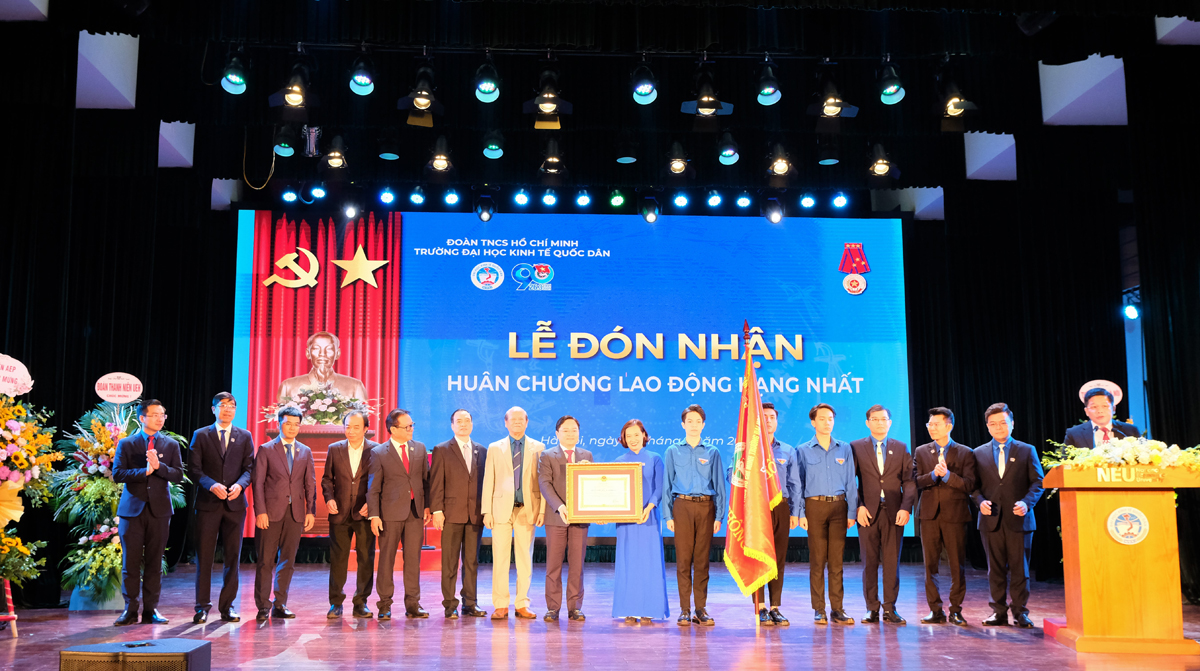 Neu Concert 2025 ấn định ngày trở lại, bùng nổ tiên phong chuỗi hoạt động Kỷ niệm 70 năm thành lập Đại học Kinh Tế Quốc Dân Neu Concert 2025 ấn định ngày trở lại, bùng nổ tiên phong chuỗi hoạt động Kỷ niệm 70 năm thành lập Đại học Kinh Tế Quốc Dân