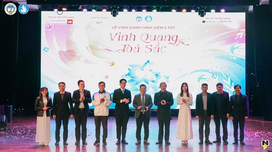 Neu Concert 2025 ấn định ngày trở lại, bùng nổ tiên phong chuỗi hoạt động Kỷ niệm 70 năm thành lập Đại học Kinh Tế Quốc Dân Neu Concert 2025 ấn định ngày trở lại, bùng nổ tiên phong chuỗi hoạt động Kỷ niệm 70 năm thành lập Đại học Kinh Tế Quốc Dân