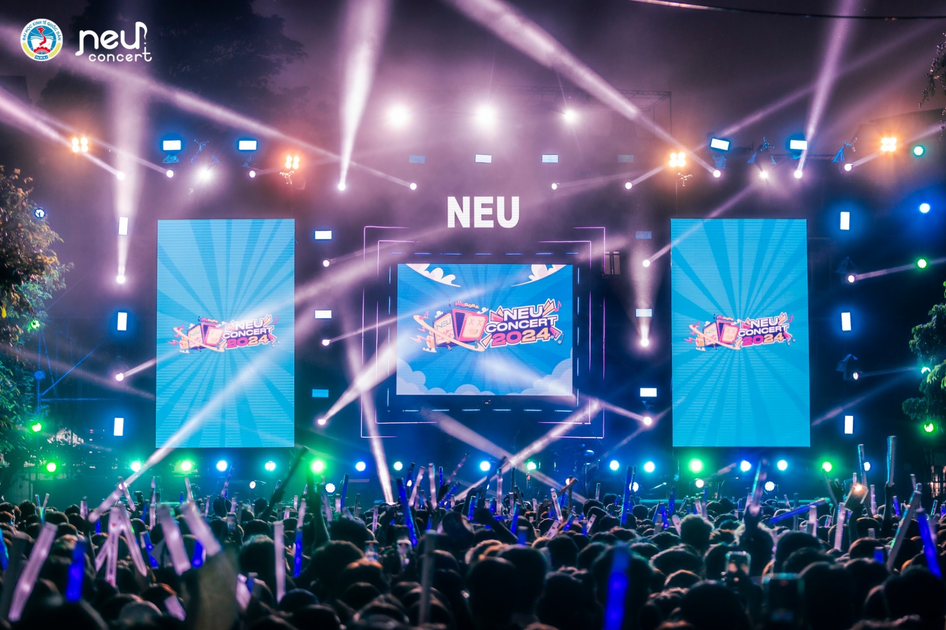 NEU Concert - Khi thanh xuân bắt đầu từ những giai điệu NEU Concert - Khi thanh xuân bắt đầu từ những giai điệu