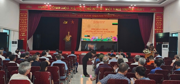 Chi bộ thôn Ngọc Chi tổ chức sinh hoạt thường kỳ tháng 10/2025