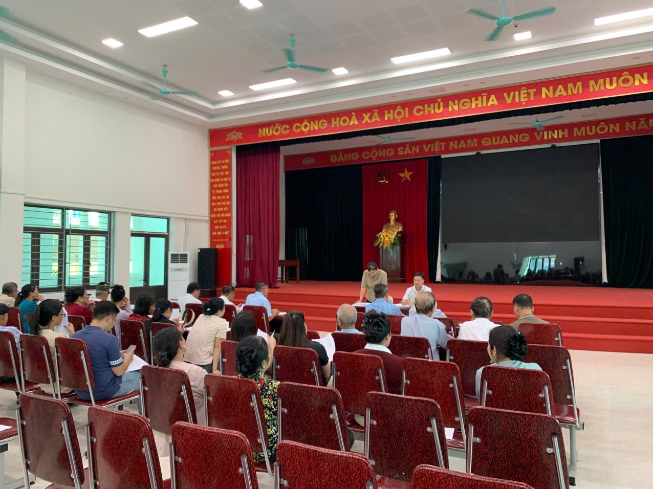 Chi bộ thôn Ngọc Chi tổ chức sinh hoạt thường kỳ tháng 10/2025