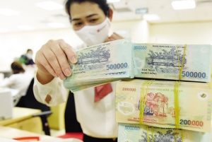 Áp lực lên lãi suất còn lớn