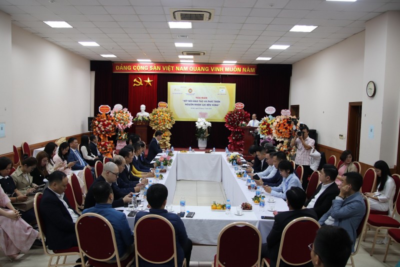 Tạp chí Công nghiệp Nông Thôn: Tọa đàm “Kết nối đào tạo và phát triển nguồn nhân lực bền vững” Tạp chí Công nghiệp Nông Thôn: Tọa đàm “Kết nối đào tạo và phát triển nguồn nhân lực bền vững”