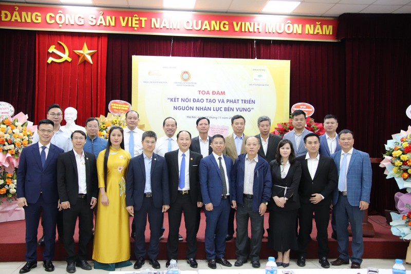 Tạp chí Công nghiệp Nông Thôn: Tọa đàm “Kết nối đào tạo và phát triển nguồn nhân lực bền vững” Tạp chí Công nghiệp Nông Thôn: Tọa đàm “Kết nối đào tạo và phát triển nguồn nhân lực bền vững”