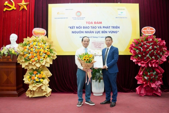 Nhà báo, TS. Nguyễn Ngọc Minh giữ chức vụ Trưởng Ban Đối ngoại và Hợp tác Doanh nghiệp Tạp chí Công nghiệp Nông thôn