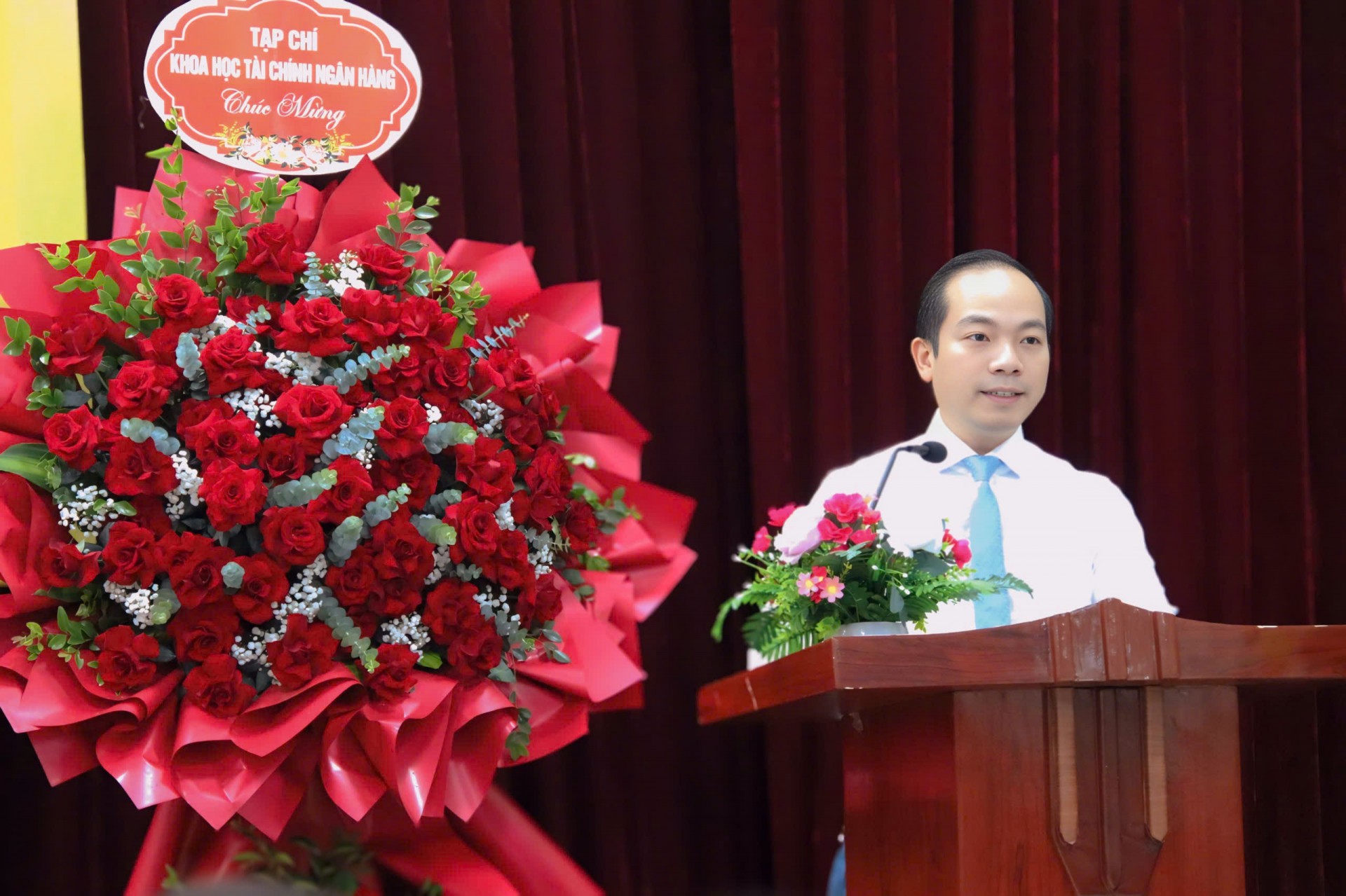 Nhà báo, TS. Nguyễn Ngọc Minh giữ chức vụ Trưởng Ban Đối ngoại và Hợp tác Doanh nghiệp Tạp chí Công nghiệp Nông thôn