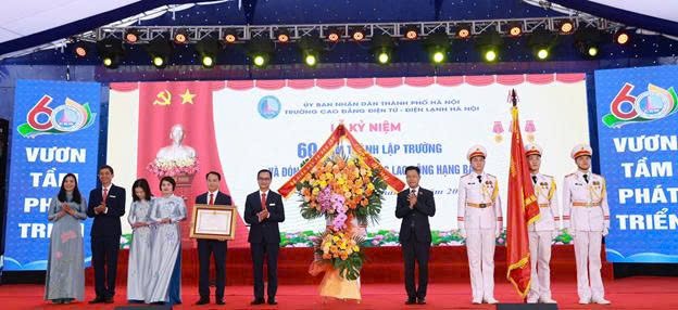 Trường Cao đẳng Điện tử - Điện lạnh Hà Nội: 60 năm vững bước, khát vọng vươn xa Trường Cao đẳng Điện tử - Điện lạnh Hà Nội: 60 năm vững bước, khát vọng vươn xa