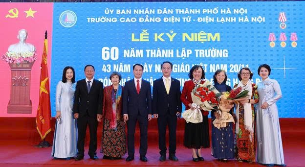 Trường Cao đẳng Điện tử - Điện lạnh Hà Nội: 60 năm vững bước, khát vọng vươn xa Trường Cao đẳng Điện tử - Điện lạnh Hà Nội: 60 năm vững bước, khát vọng vươn xa