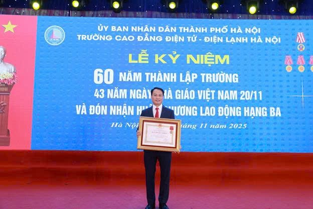 Trường Cao đẳng Điện tử - Điện lạnh Hà Nội: 60 năm vững bước, khát vọng vươn xa Trường Cao đẳng Điện tử - Điện lạnh Hà Nội: 60 năm vững bước, khát vọng vươn xa