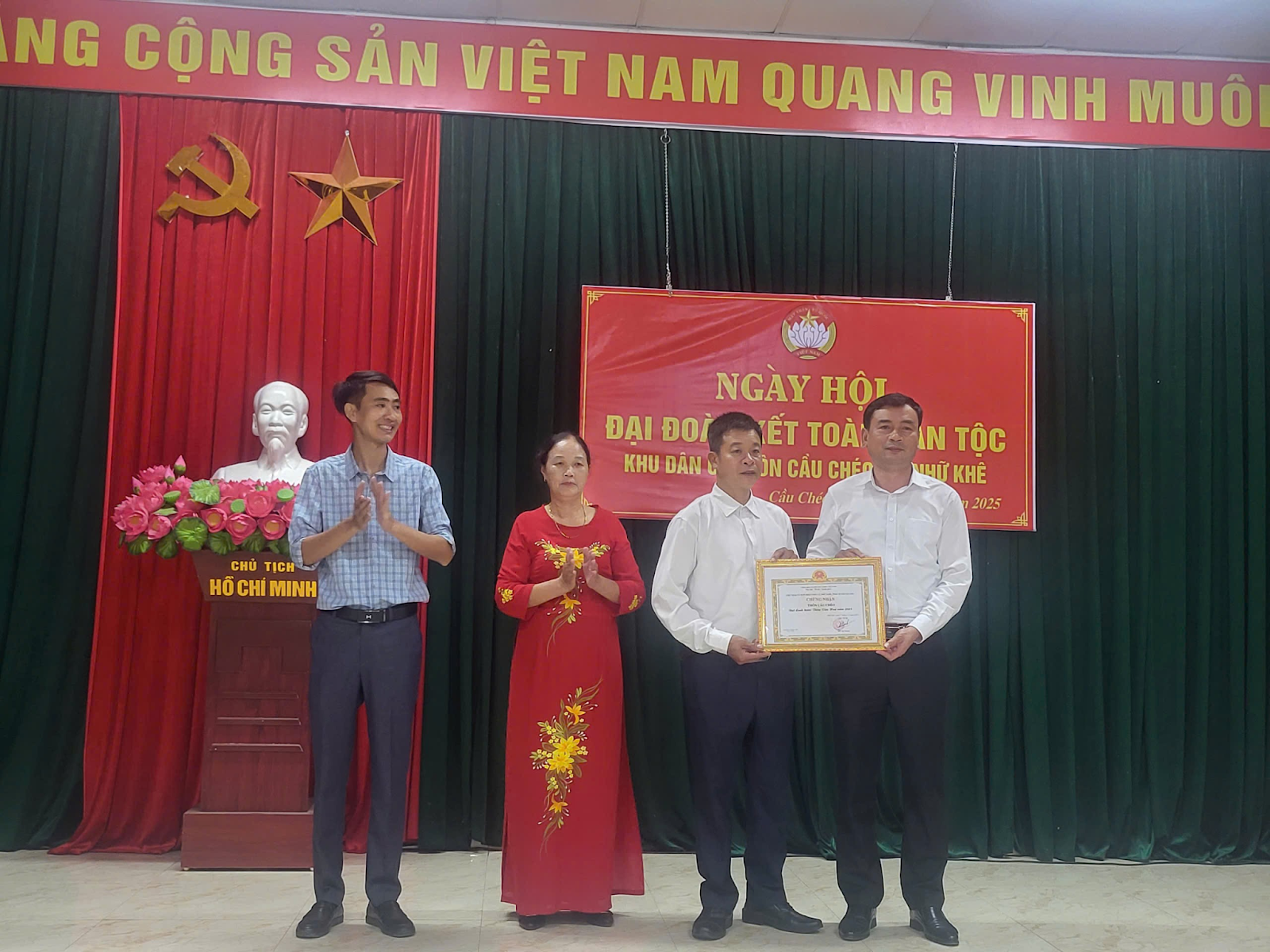 Rộn ràng Ngày hội Đại đoàn kết toàn dân tộc tại thôn Cầu Chéo, xã Nhữ Khê, Tuyên Quang