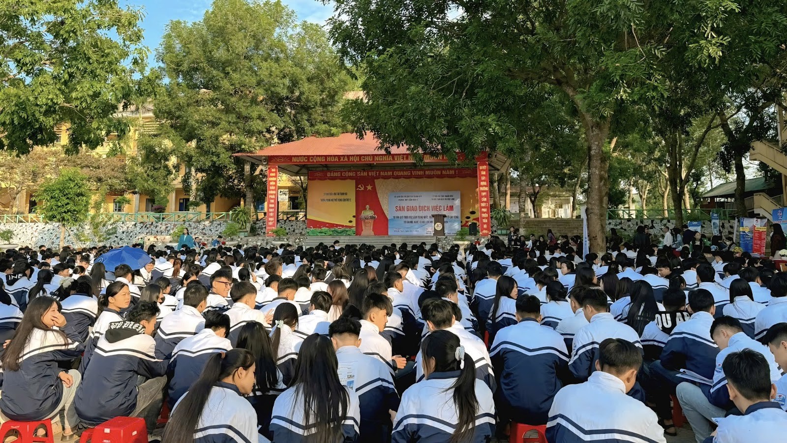 Trung tâm Dịch vụ việc làm Thanh Hóa tổ chức Sàn giao dịch việc làm, mở rộng cơ hội hướng nghiệp cho học sinh THPT Trung tâm Dịch vụ việc làm Thanh Hóa tổ chức Sàn giao dịch việc làm, mở rộng cơ hội hướng nghiệp cho học sinh THPT