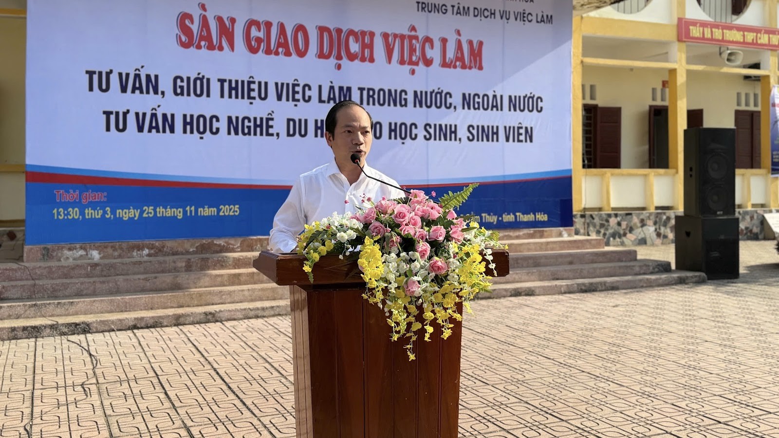 Trung tâm Dịch vụ việc làm Thanh Hóa tổ chức Sàn giao dịch việc làm, mở rộng cơ hội hướng nghiệp cho học sinh THPT Trung tâm Dịch vụ việc làm Thanh Hóa tổ chức Sàn giao dịch việc làm, mở rộng cơ hội hướng nghiệp cho học sinh THPT