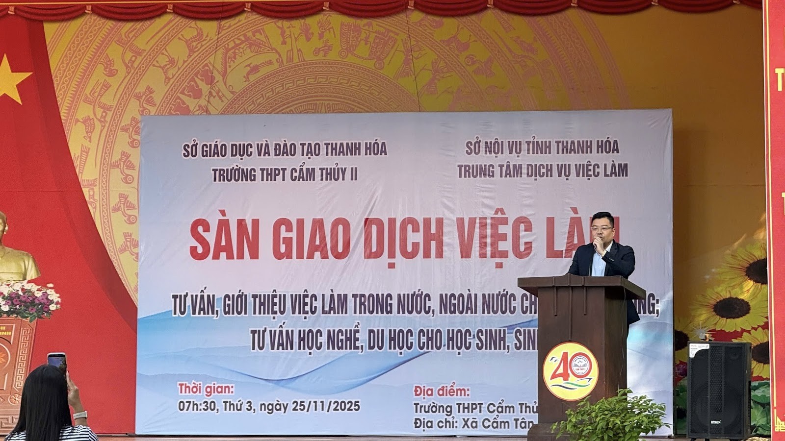 Trung tâm Dịch vụ việc làm Thanh Hóa tổ chức Sàn giao dịch việc làm, mở rộng cơ hội hướng nghiệp cho học sinh THPT Trung tâm Dịch vụ việc làm Thanh Hóa tổ chức Sàn giao dịch việc làm, mở rộng cơ hội hướng nghiệp cho học sinh THPT