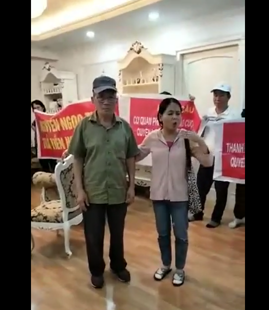 Hàng loạt nhà đầu tư truy tìm để đòi tiền và “tố” Shark Thủy Hàng loạt nhà đầu tư truy tìm để đòi tiền và “tố” Shark Thủy