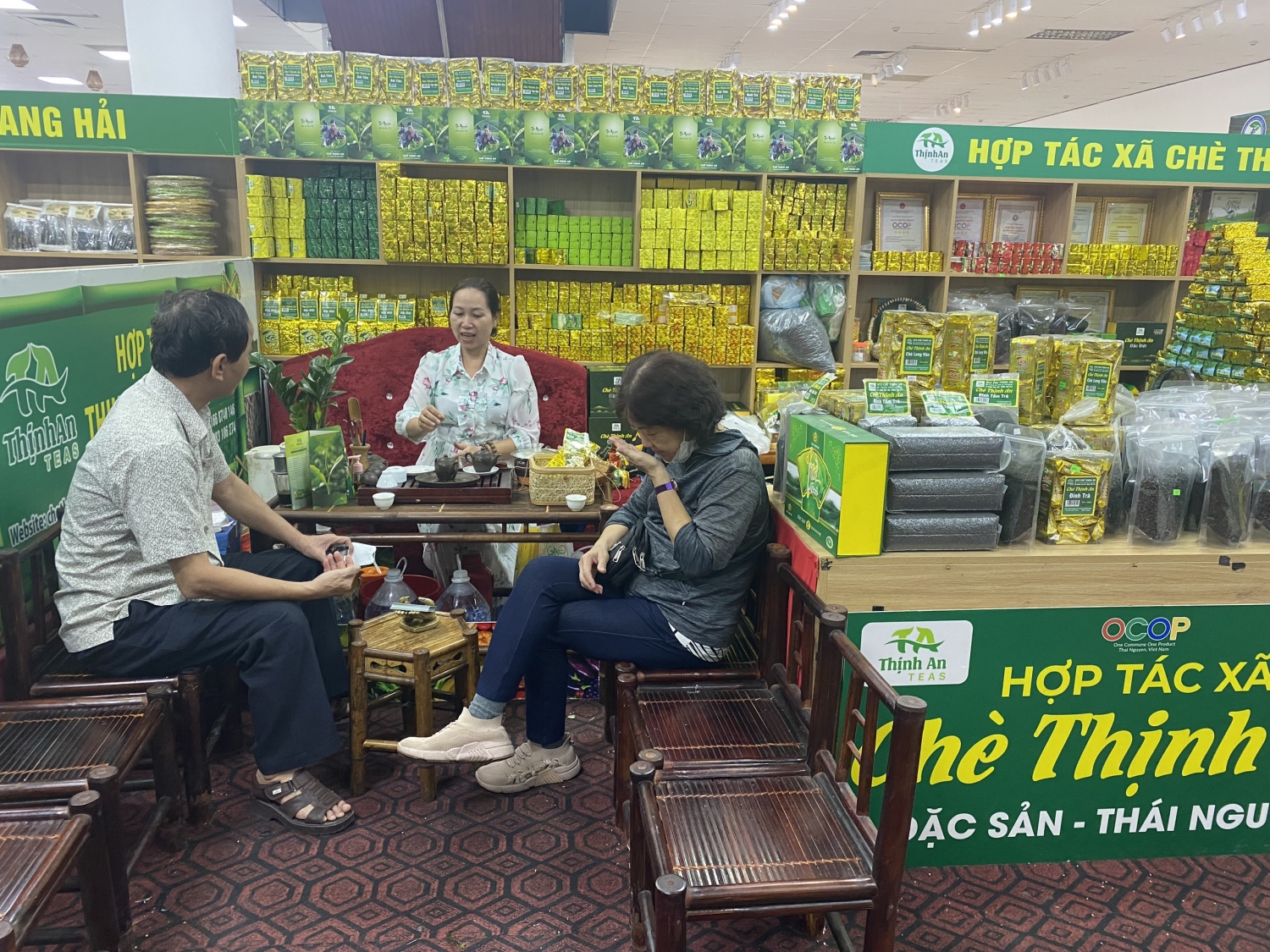 HTX Chè Thịnh An tham gia hội chợ làng nghề và sản phẩm OCOP, giới thiệu chè ngon từ vùng