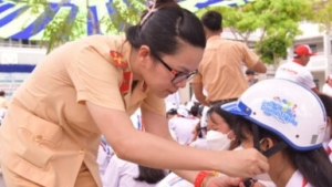 Caravan Ánh sáng học đường: Phát động lễ tuyên truyền “An toàn em đến trường” tại trường THCS Bình Châu