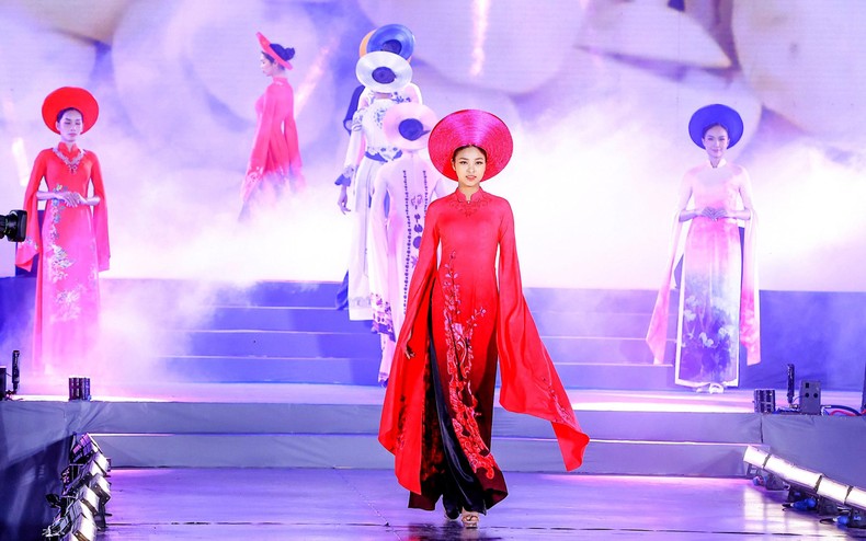 Bộ sưu tập áo dài “Dấu ấn Vàng son” tôn vinh truyền thống và di sản ảnh 2