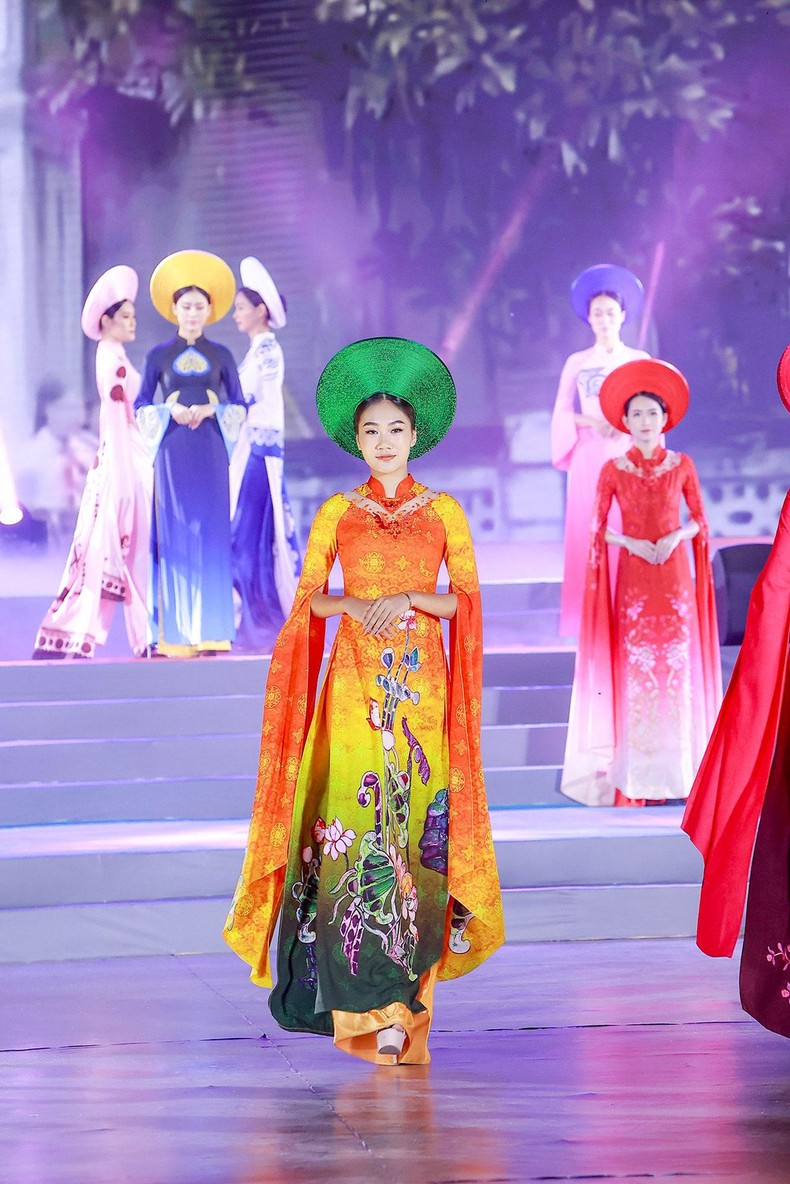 Bộ sưu tập áo dài “Dấu ấn Vàng son” tôn vinh truyền thống và di sản ảnh 7