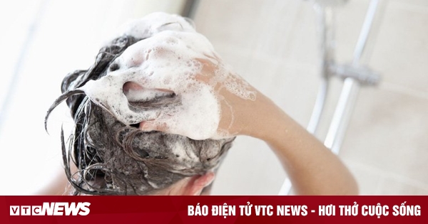 Vào mùa đông, có 3 khung giờ không nên gội đầu