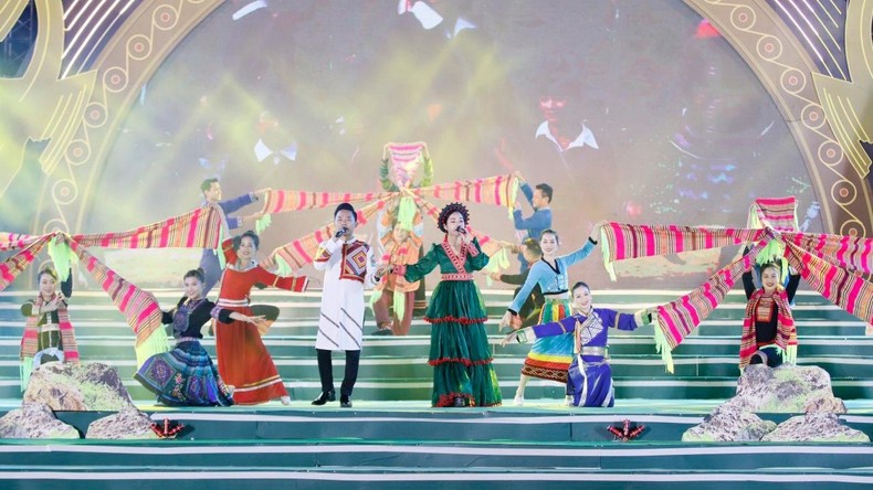 Đặc sắc Ngày hội Văn hóa, thể thao và du lịch các dân tộc vùng Tây Bắc Đặc sắc Ngày hội Văn hóa, thể thao và du lịch các dân tộc vùng Tây Bắc ảnh 2