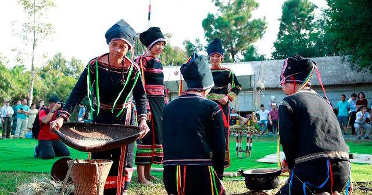 Lễ mừng lúa mới của dân tộc Gia Rai tỉnh Gia Lai tại Làng Văn hóa-Du lịch các dân tộc Việt Nam Lễ mừng lúa mới của dân tộc Gia Rai tỉnh Gia Lai tại Làng Văn hóa-Du lịch các dân tộc Việt Nam
