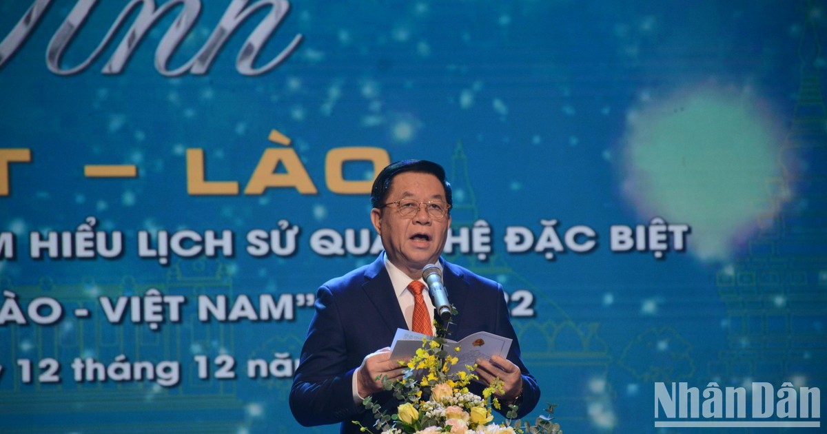 Chương trình nghệ thuật đặc biệt “Tình Việt-Lào” Chương trình nghệ thuật đặc biệt “Tình Việt-Lào”