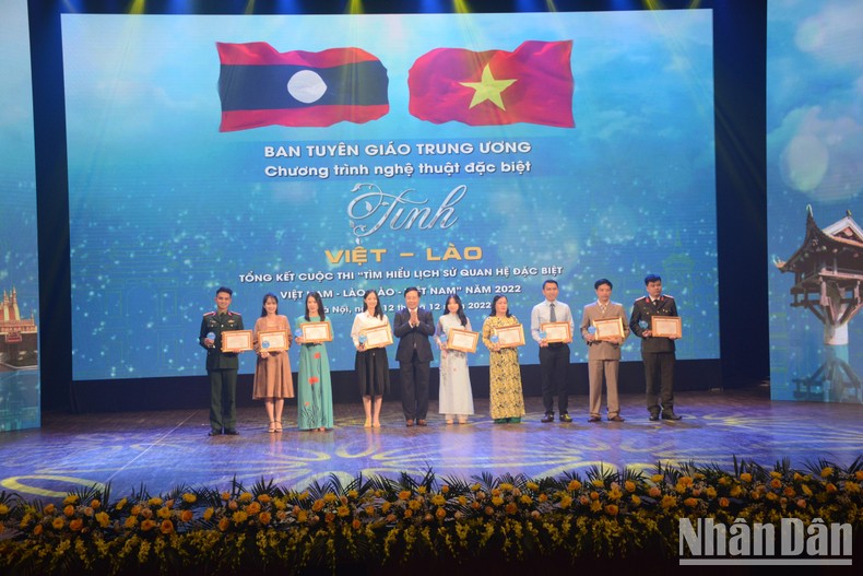 Chương trình nghệ thuật đặc biệt “Tình Việt-Lào” Chương trình nghệ thuật đặc biệt “Tình Việt-Lào” ảnh 3