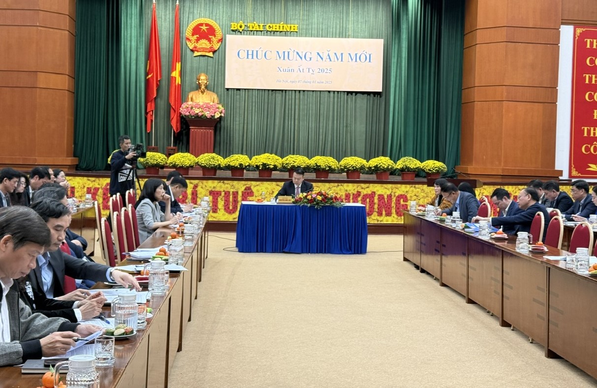 Tạm hoãn xuất cảnh nâng cao hiệu quả quản lý thuế và thu hồi nợ đọng Tạm hoãn xuất cảnh nâng cao hiệu quả quản lý thuế và thu hồi nợ đọng