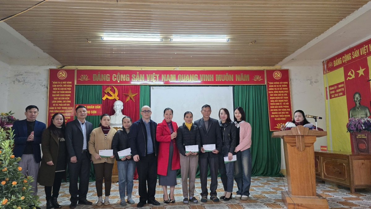 Tạp chí Tự động hoá Ngày nay đồng hành nghĩa tình cùng hộ nghèo xã Thọ Sơn (Nghệ An) Tạp chí Tự động hoá Ngày nay đồng hành nghĩa tình cùng hộ nghèo xã Thọ Sơn (Nghệ An)