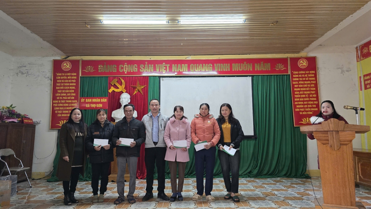 Tạp chí Tự động hoá Ngày nay đồng hành nghĩa tình cùng hộ nghèo xã Thọ Sơn (Nghệ An) Tạp chí Tự động hoá Ngày nay đồng hành nghĩa tình cùng hộ nghèo xã Thọ Sơn (Nghệ An)