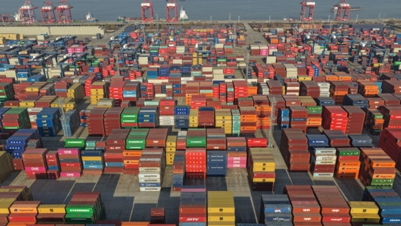 Kinh tế Trung Quốc: Lấy xuất khẩu “gánh” tiêu dùng