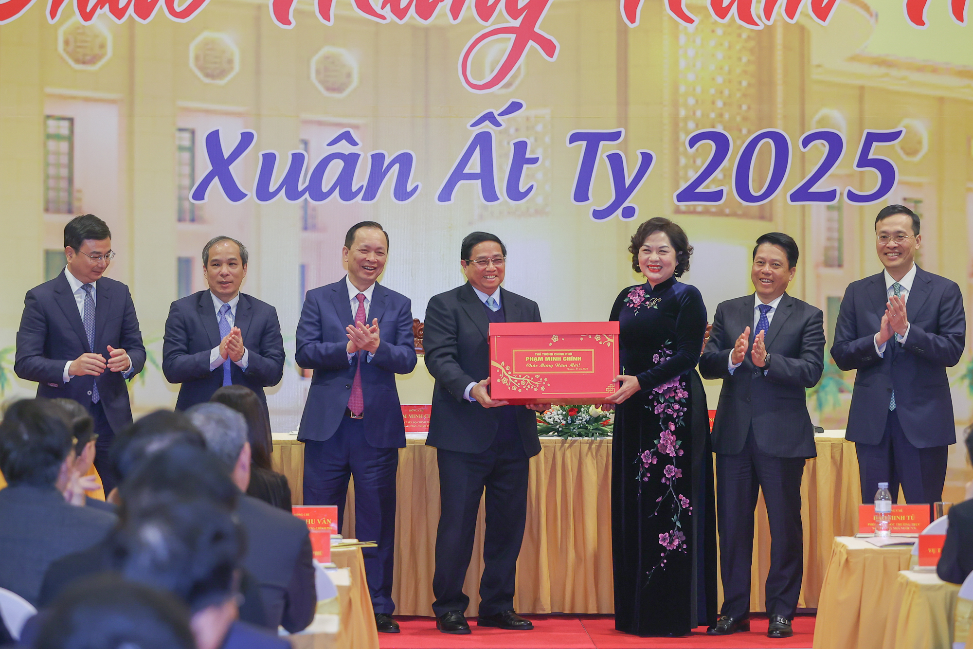 Thủ tướng giao nhiệm vụ đầu năm mới với ngành ngân hàng Thủ tướng giao nhiệm vụ đầu năm mới với ngành ngân hàng