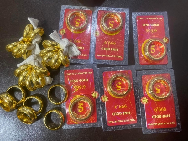 Giá vàng miếng và vàng nhẫn trong nước đều bất ngờ tăng mạnh Giá vàng miếng và vàng nhẫn trong nước đều bất ngờ tăng mạnh