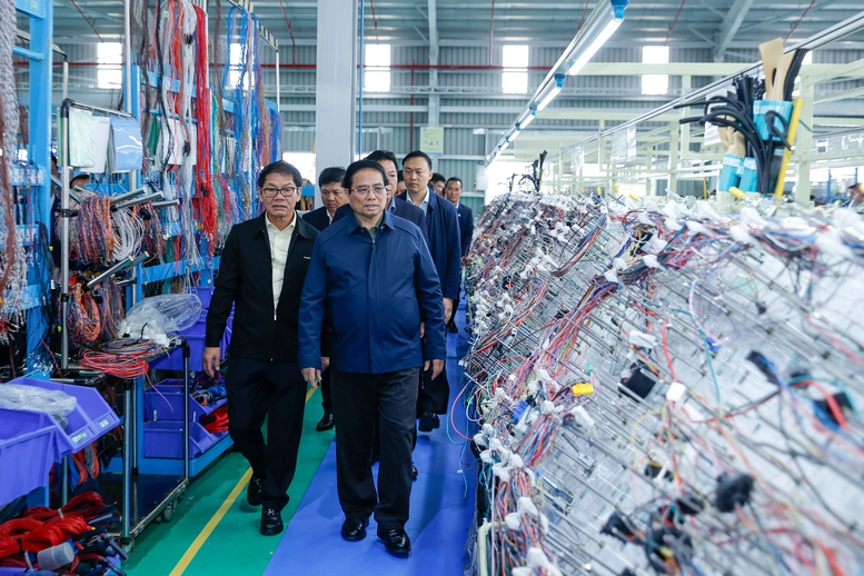 Thủ tướng đề nghị tập đoàn THACO nghiên cứu, sản xuất tàu đường sắt tốc độ cao