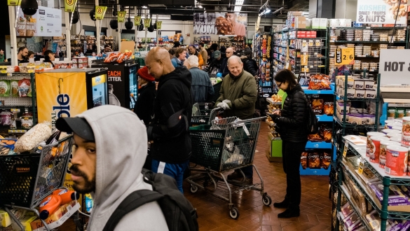 Lo ngại chính sách thuế mới của ông Trump, người dân Mỹ mua tích trữ hàng hóa