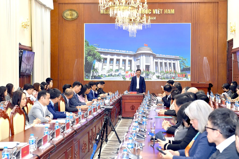 Ngân hàng đồng loạt giảm lãi suất, kịp thời hỗ trợ nền kinh tế Ngân hàng đồng loạt giảm lãi suất, kịp thời hỗ trợ nền kinh tế