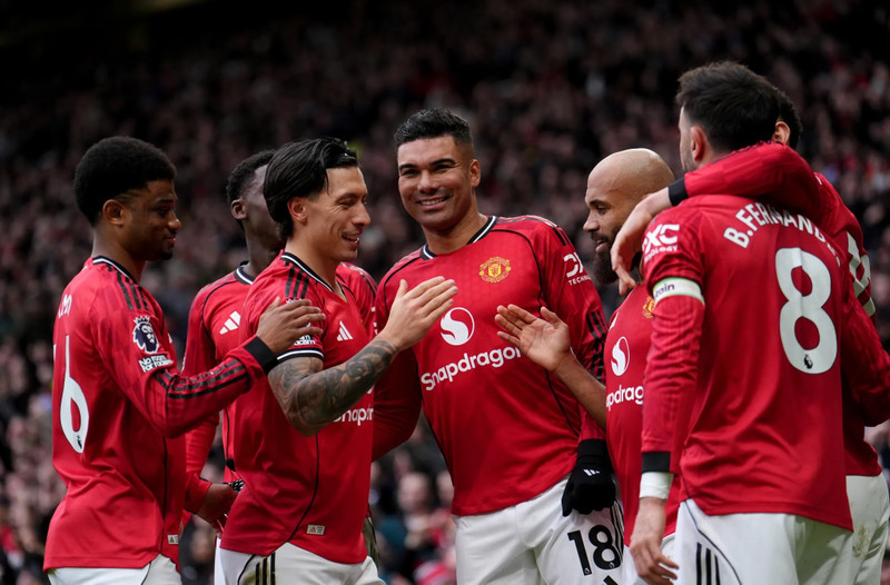 Man Utd thắng kịch tính, đòi lại vị trí dự Champions League