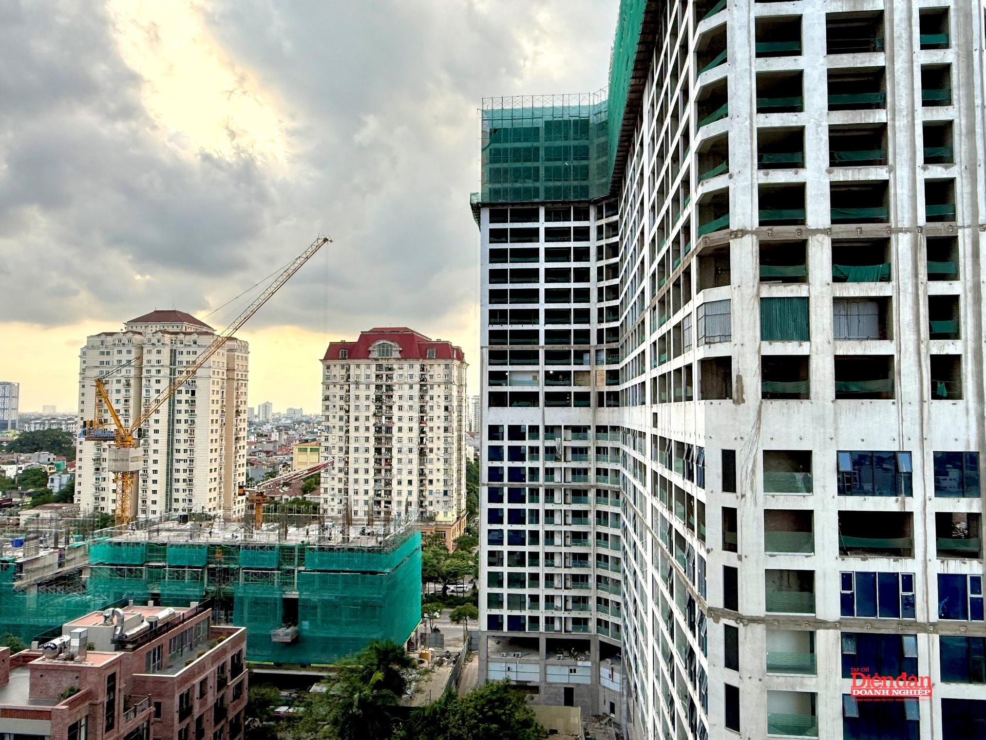 Lãi suất tăng, bất động sản chịu sức ép kép