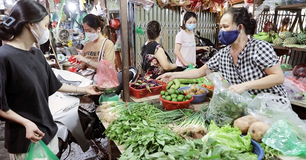 Chợ truyền thống buộc phải ‘chuyển mình’ để hút khách Chợ truyền thống buộc phải ‘chuyển mình’ để hút khách